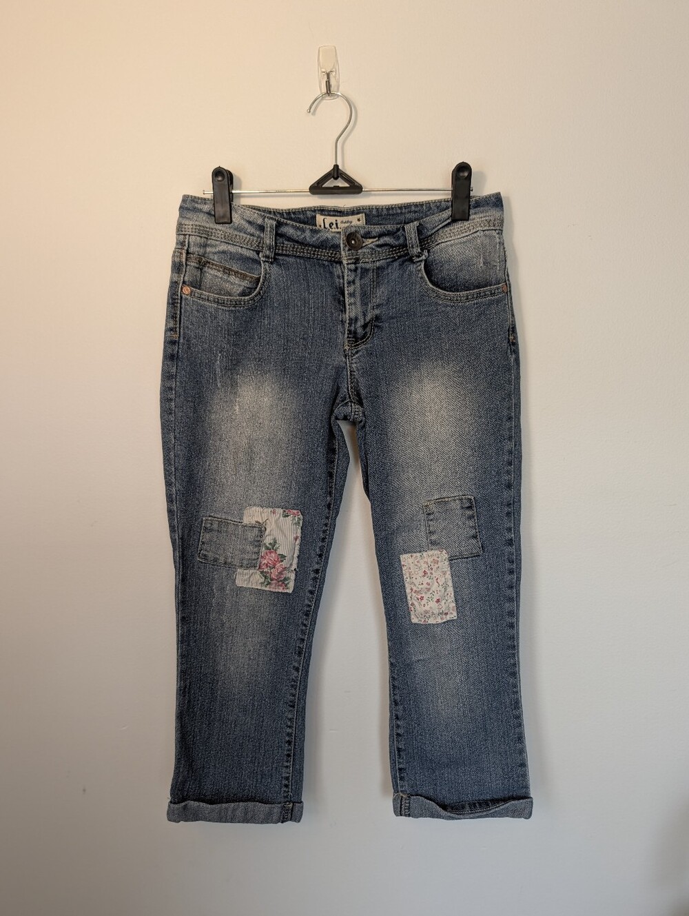 Vintage L.E.I. FloralPatchwork Capri Jeans Size 5 Low Rise Y2K